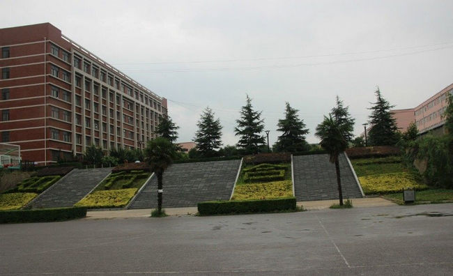 北京石油化工学院