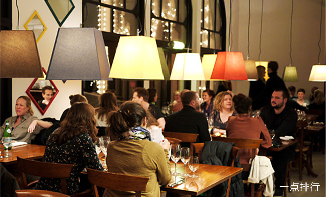 在丹麦除非餐厅满员，否则不要付款